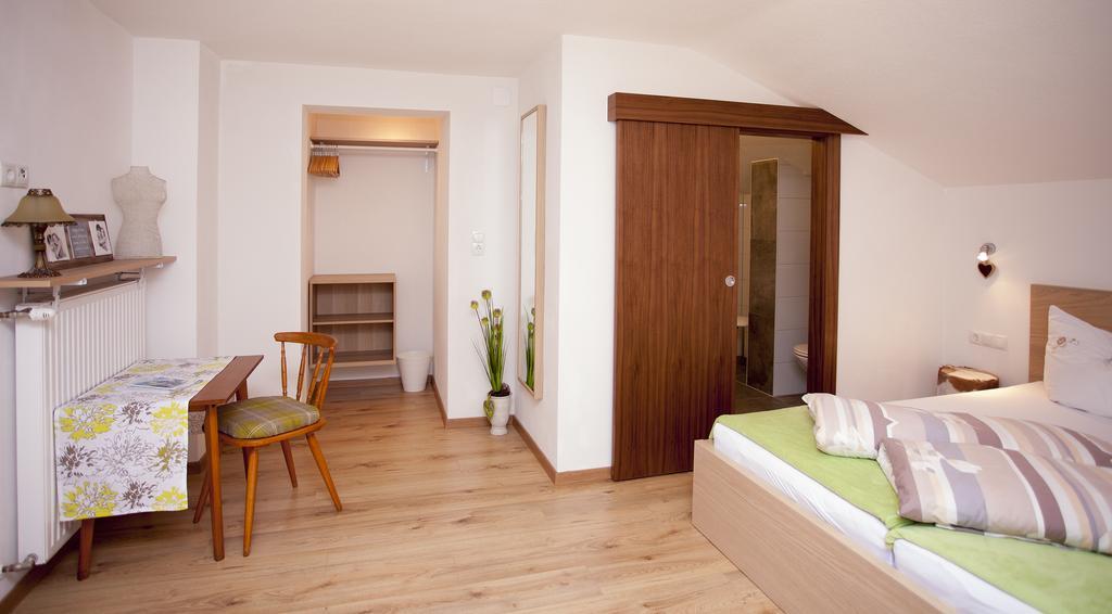 Апартаменты Haus Tyrol Зее Номер фото