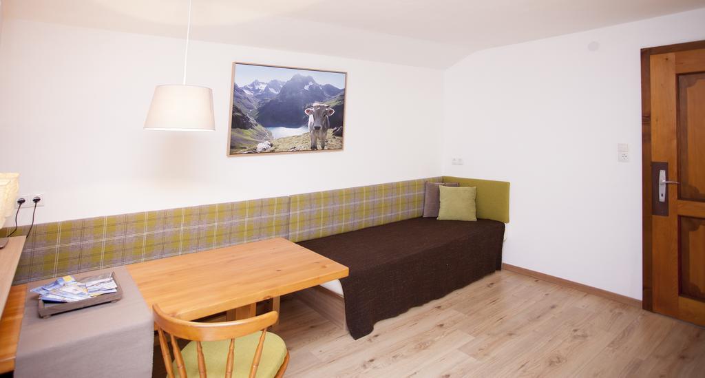 Апартаменты Haus Tyrol Зее Номер фото
